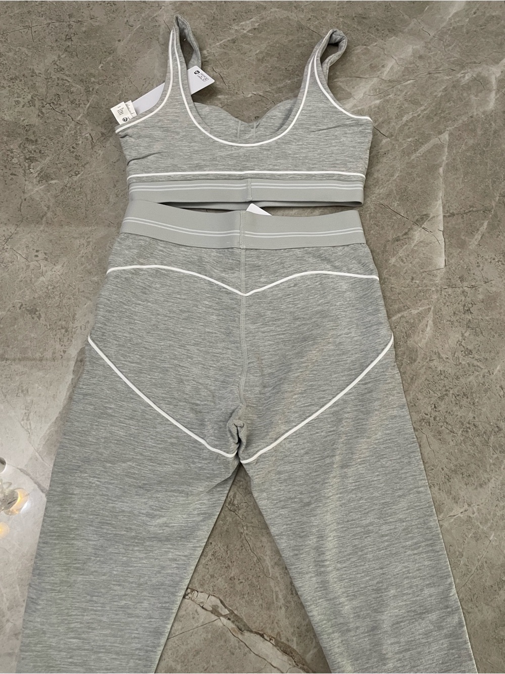 ALO Yoga Light Gray High-Waist Leggings & Matching Sports Bra Set - Picture 2 of 4